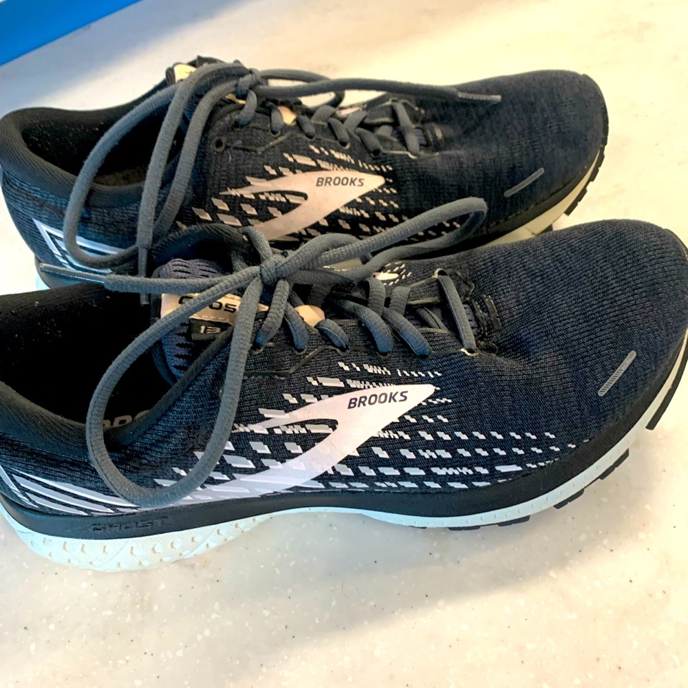 Womens ghost 13 brooks sneakers size 9.5